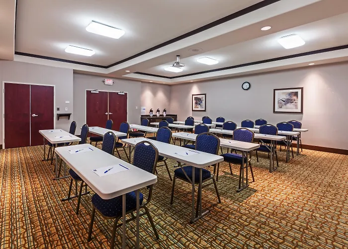 Holiday Inn Express & Suites Cleveland By Ihg